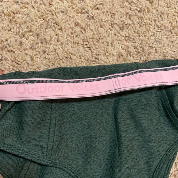 BNWOT Outdoor Voices Sports Bra/Crop Top Size Small - Picture 4 of 5